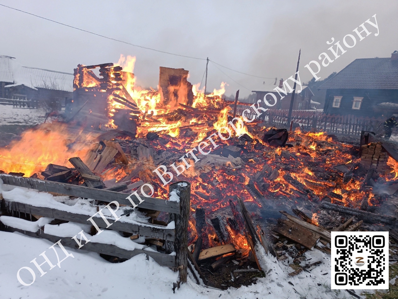 Мужчина погиб на пожаре в собственном доме под Вытегрой